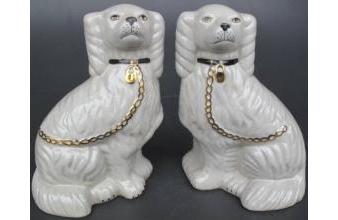 Casa Padrino Porzellan Dekofiguren Set Hunde Weiß / Schwarz / Gold H. 22 cm - Deko Accessoires